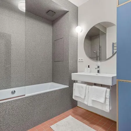 Elegant Escape - Modern &