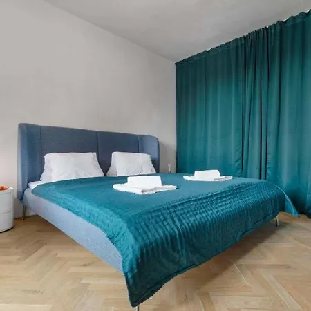 Elegant Escape - Modern & Сasa de vacaciones Bratislava