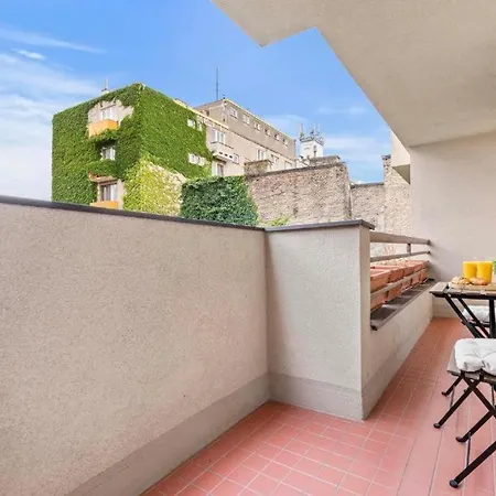 Elegant Escape - Modern & Bratislava