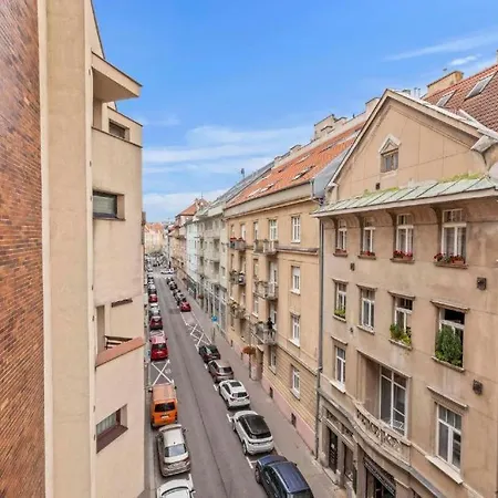 Elegant Escape - Modern & Сasa de vacaciones