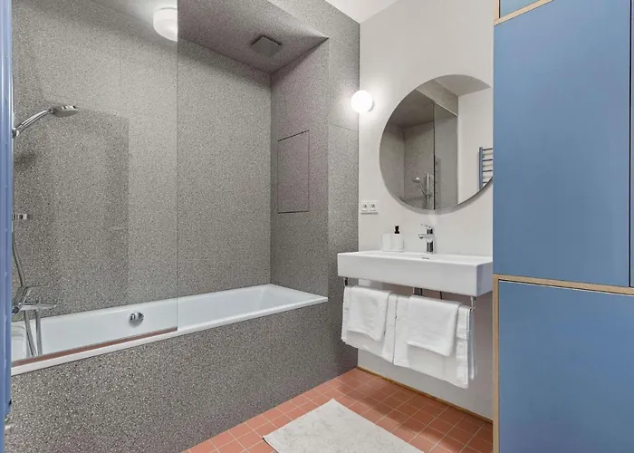 Elegant Escape - Modern &